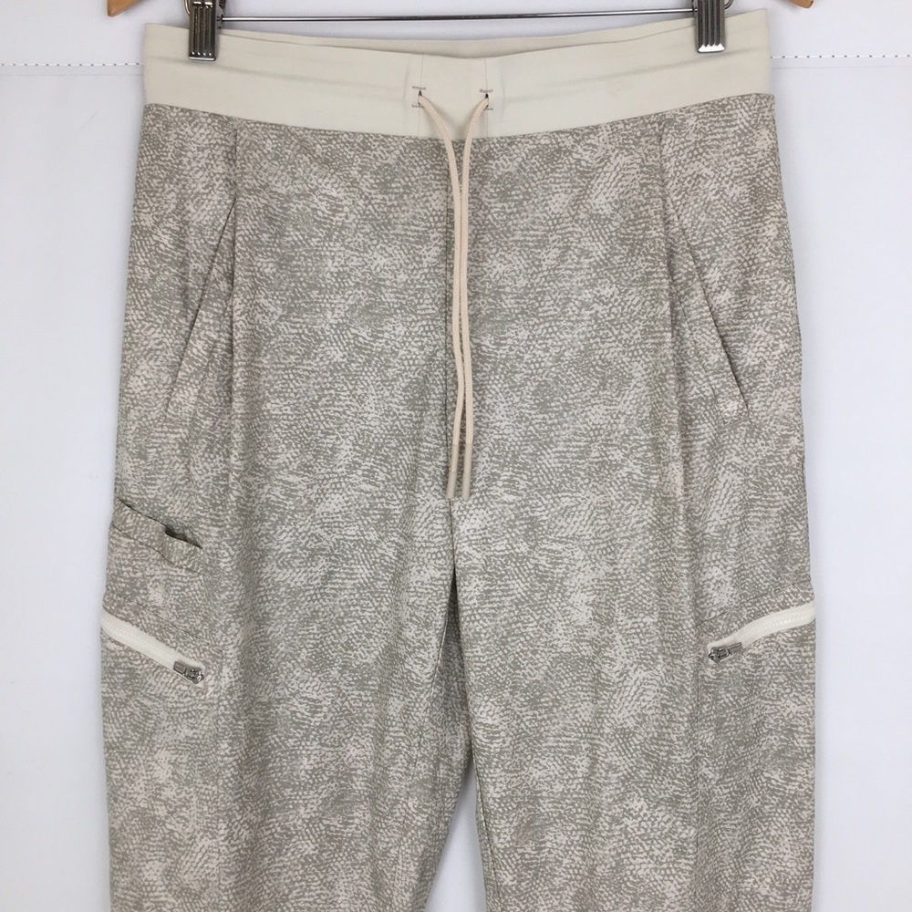 ATHLETA Venture Printed Pant High Rise Jogger Women’s Size 8 Cream Gray - Picture 10 of 16